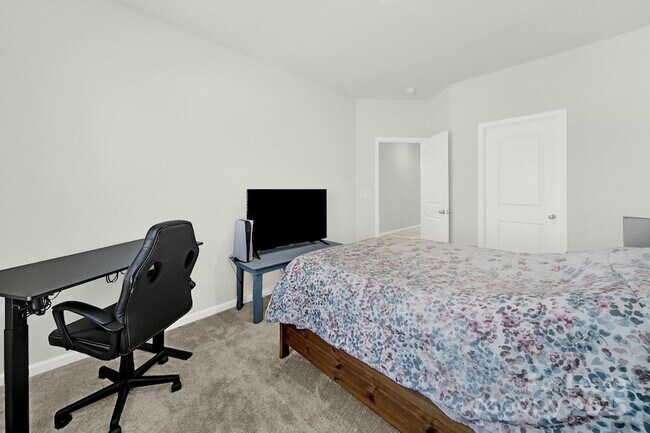 Building Photo - 8004 Whitegrove Rd