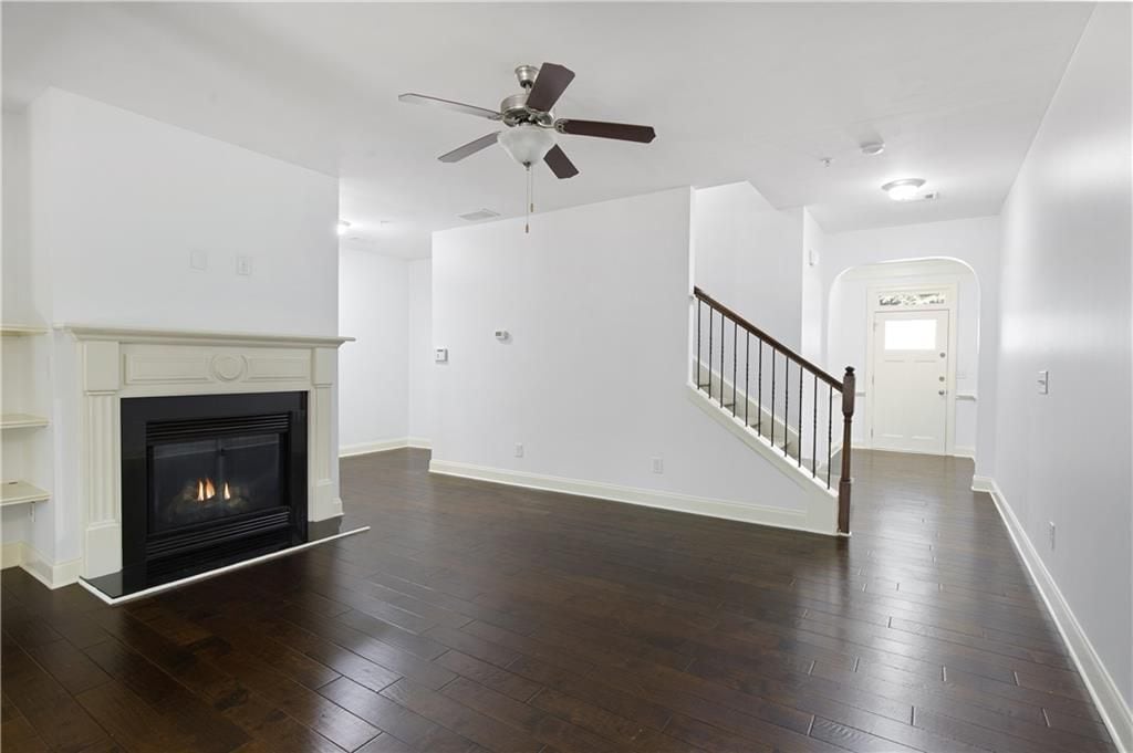 Building Photo - 2249 Knoxhill View