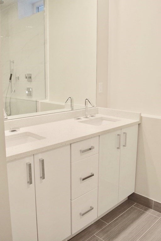 Building Photo - Modern & Spacious 3 BED 3 BATH in Great South Boston Neighborhood.