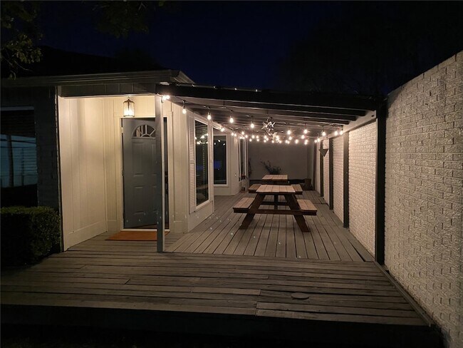 Building Photo - 8310 Spring Wind Dr