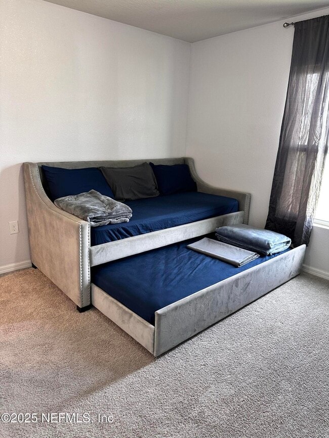 Building Photo - 450 River Hl Dr