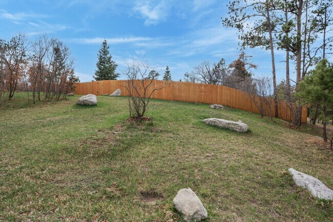 Building Photo - 15632 S Ray Dr