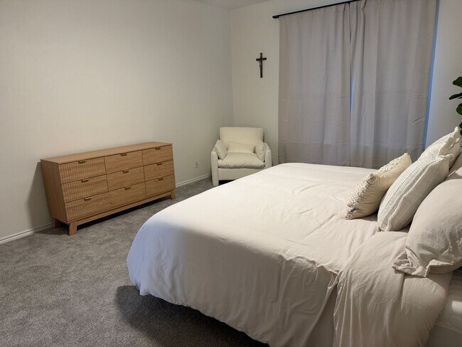 Building Photo - GATED COMMUNITY  |  STONE OAK  |  4 BEDROOMS + HUGE LOFT  |  SMALL LOFT/NURSERY/OFFICE/  |  EXCEL...