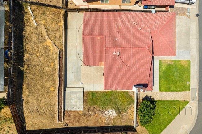 Building Photo - 15731 Laguna Ave