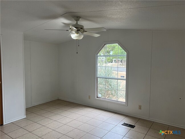 Building Photo - 222 Buckhorn Dr