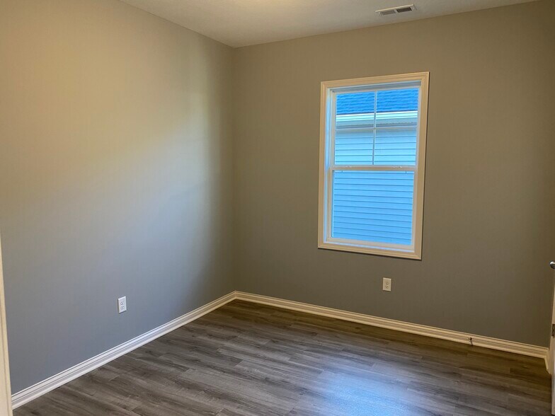 Building Photo - 6557 Valley Brook Trce