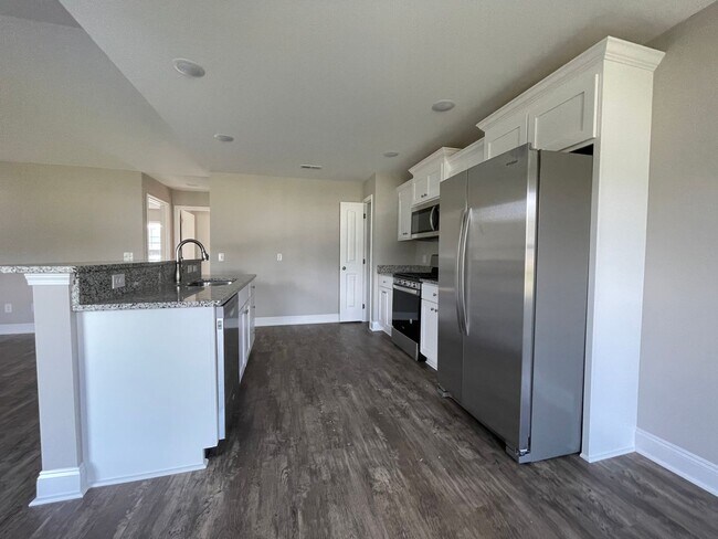 Building Photo - Brand New 3bd / 2ba w/ high end finishes, right in the heart of Conway!!