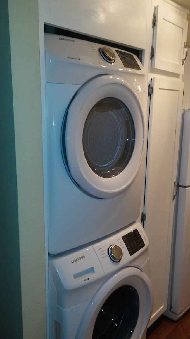 Washer/Dryer - 42837 15th St W