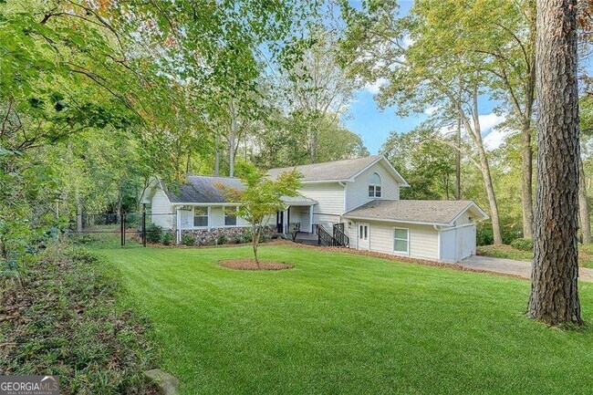 Building Photo - 1185 Lake Colony Dr