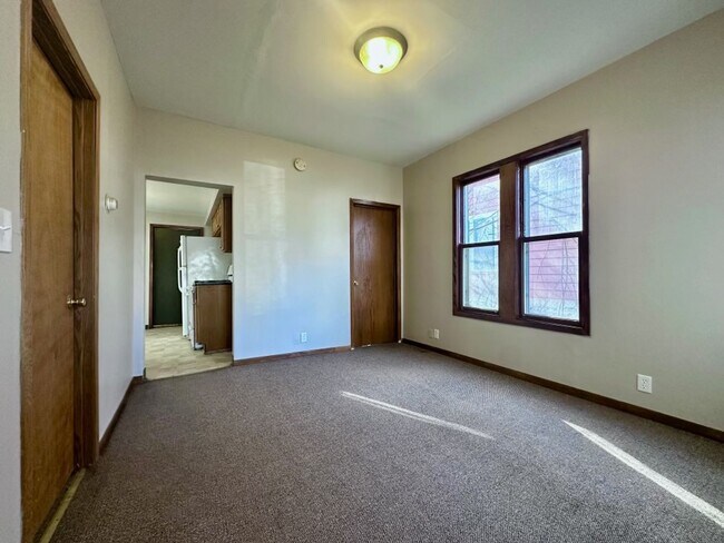 Building Photo - Beautiful 5 Bedroom House in St.Paul!