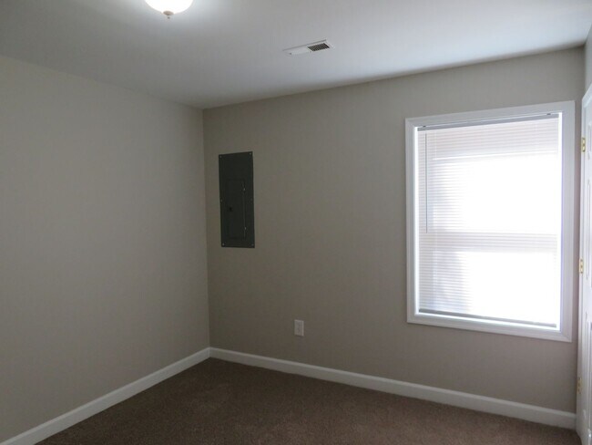 Building Photo - Duplex-N. Dinwiddie