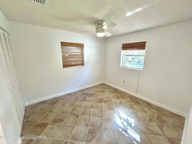 Building Photo - 401 Sea Horse Ave