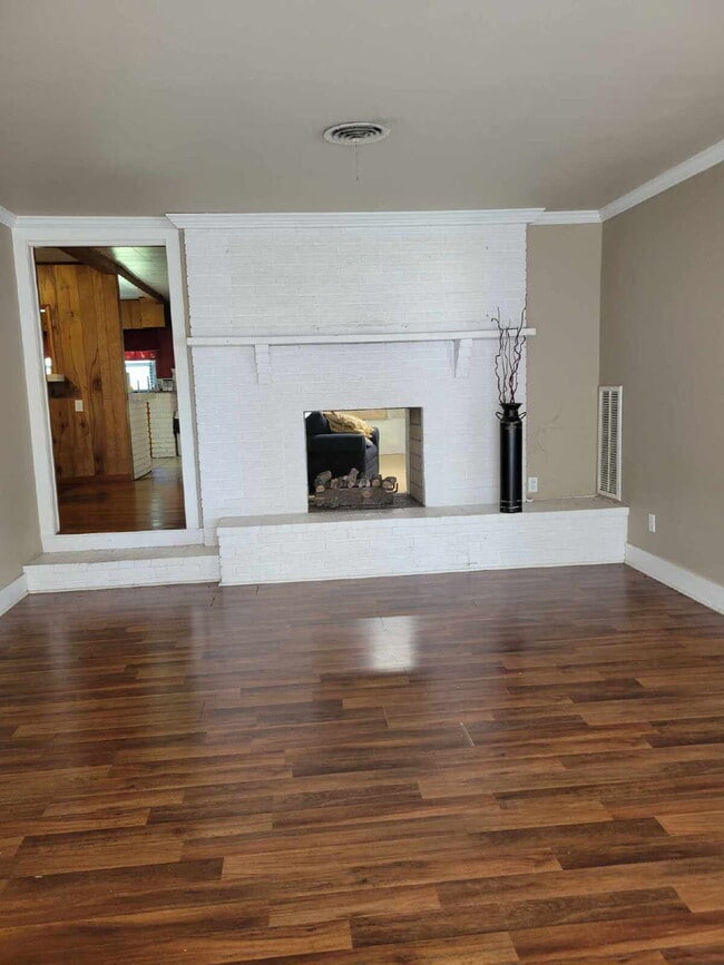 Building Photo - Huge house fully furnished!