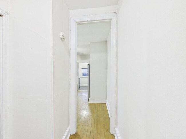 Building Photo - 735 N George St