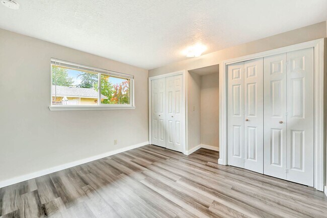 Building Photo - Savage / Ellis Duplex