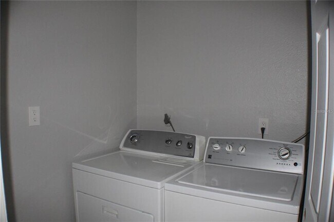 Building Photo - 17366 Metcalf Ave