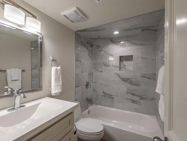 Building Photo - 14703 Barryknoll Ln