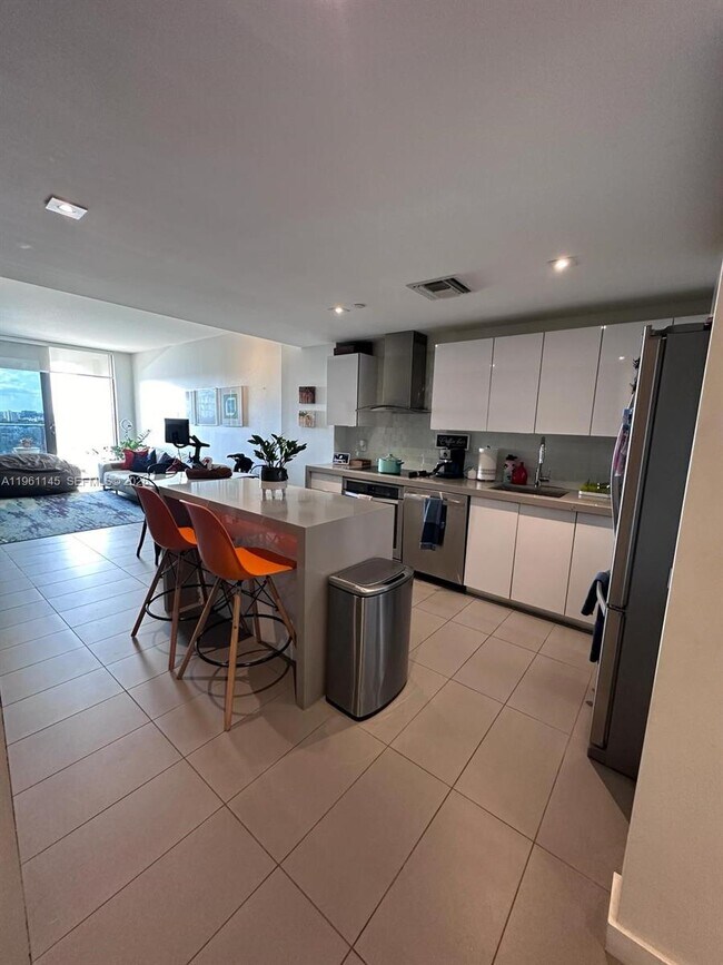 Building Photo - 1600 NE 1st Ave