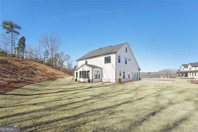 Building Photo - 2815 Medford Dr