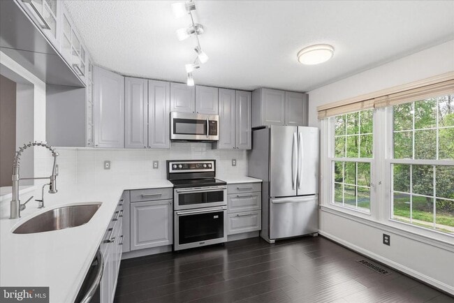 Building Photo - 7211 Squirrel Run Ct