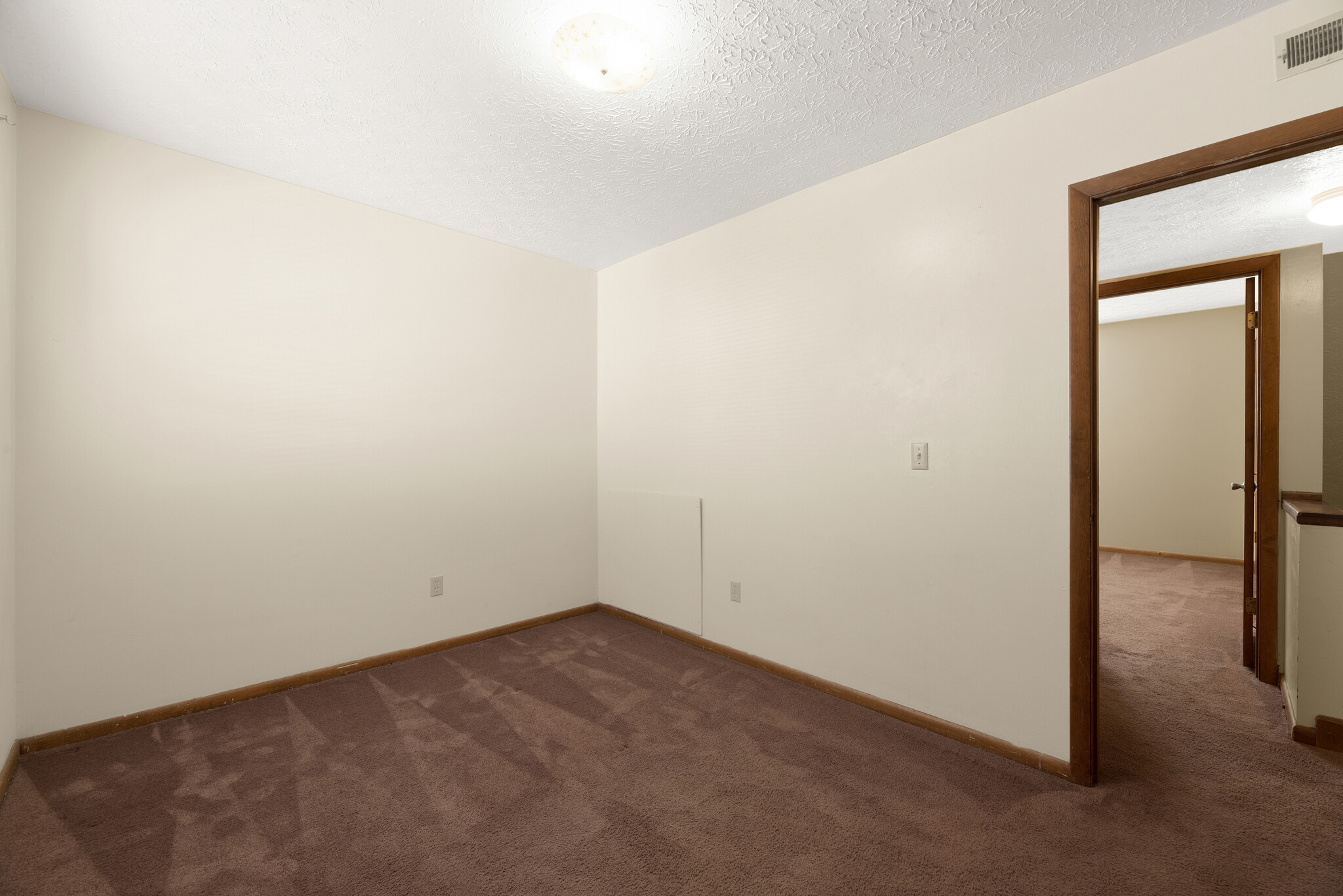 Building Photo - 116 W Norwich Ave