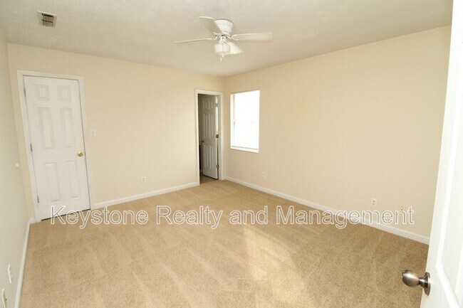 Building Photo - 1175 Schatten St