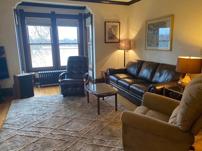 Building Photo - 227 S Water St