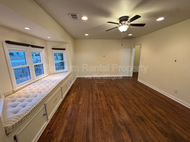 Building Photo - 1886 Benson Ave SE