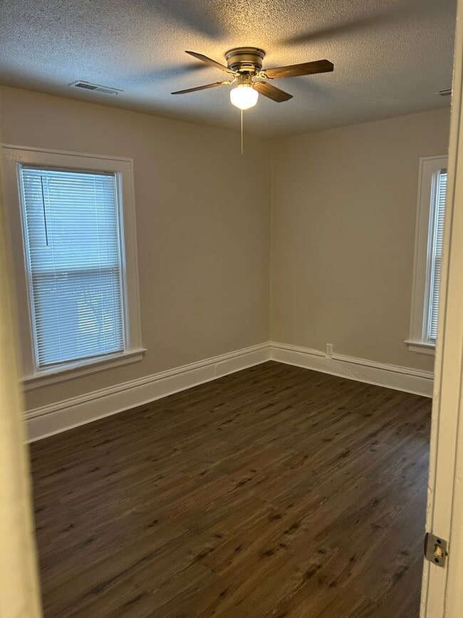 Building Photo - 511 N Penn Ave