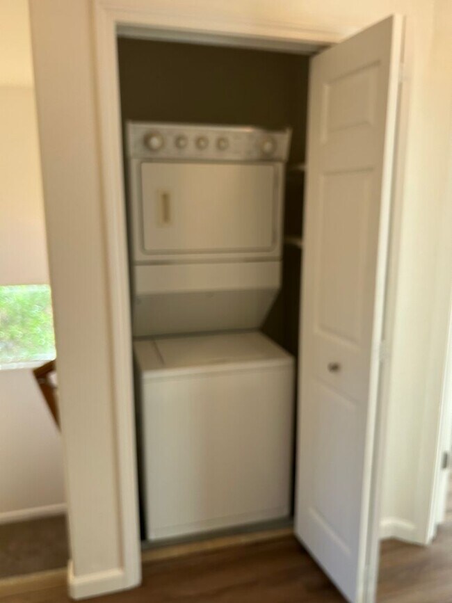 Building Photo - 582 Morgan Dr