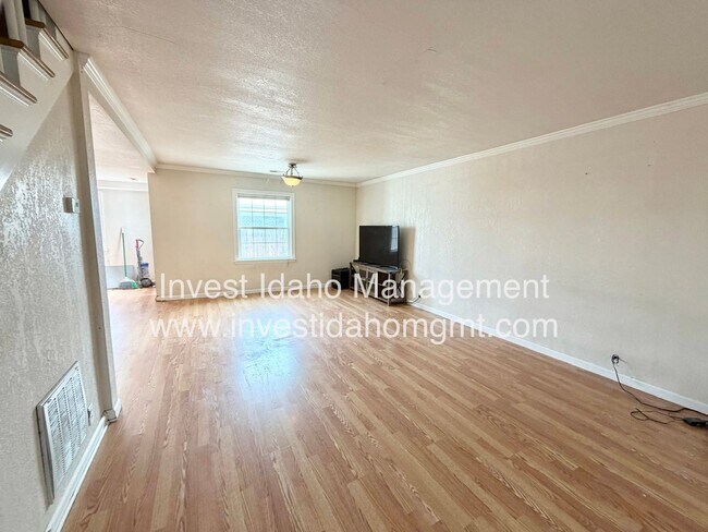 Building Photo - 126-128 N 10th St