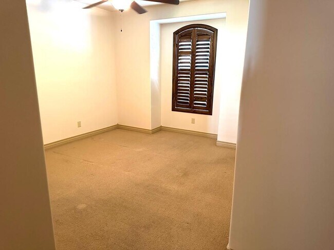 Building Photo - 2610 Vineyard Loop
