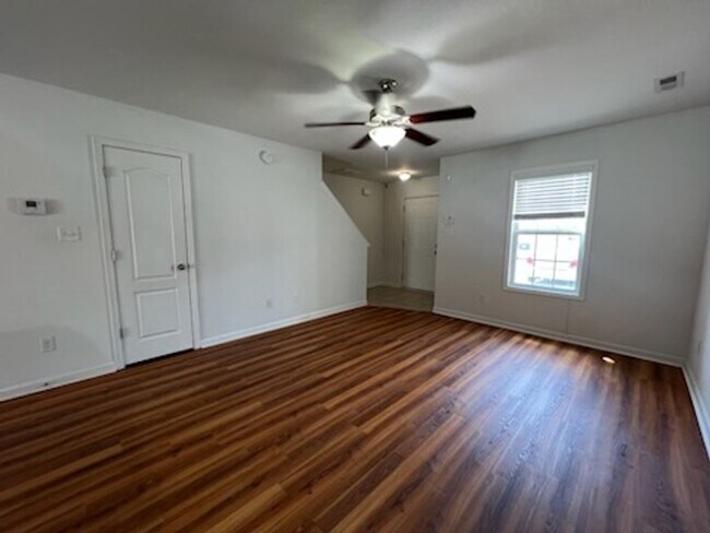 Building Photo - Townhome in desirable Carolina Plantations