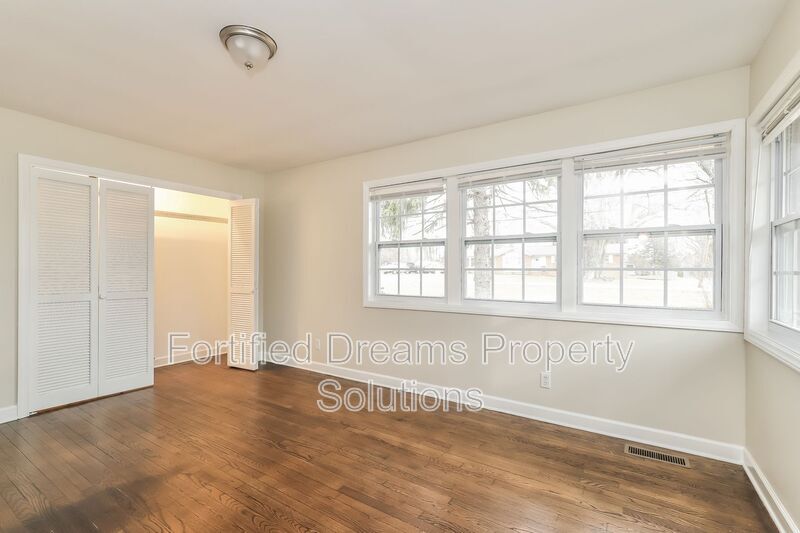 Building Photo - 5805 Highlawn Dr