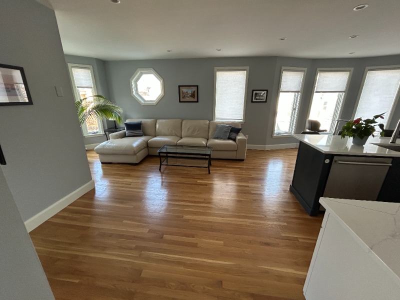 Building Photo - 955 E Broadway