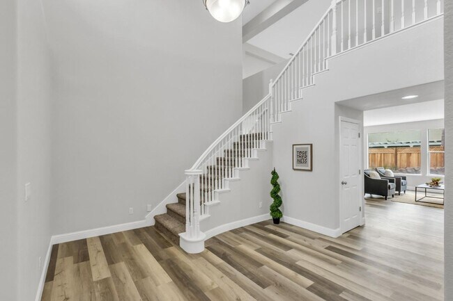 Building Photo - Gorgeous East Elk Grove Home