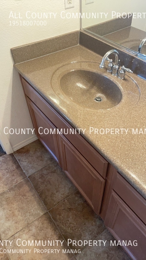 Building Photo - 40298 Hannah Way