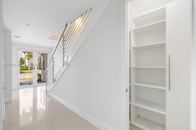 Building Photo - 10471 NW 66th St