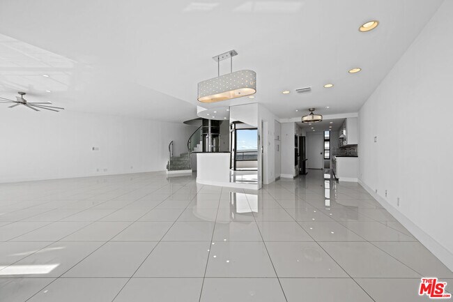 Building Photo - 4267 Marina City Dr