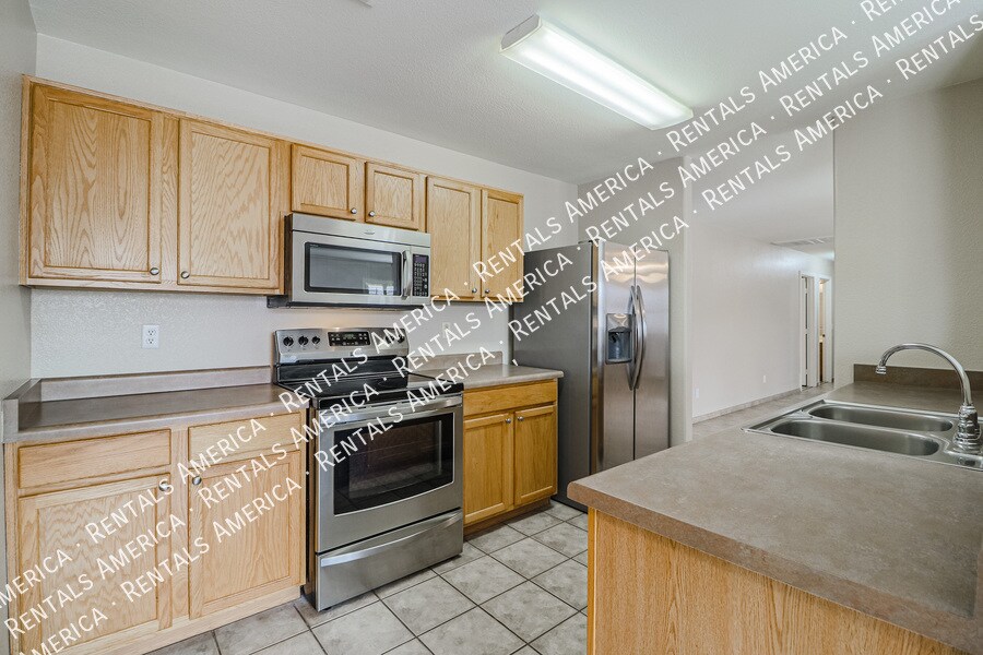 Building Photo - 2575 N Lupita Pl