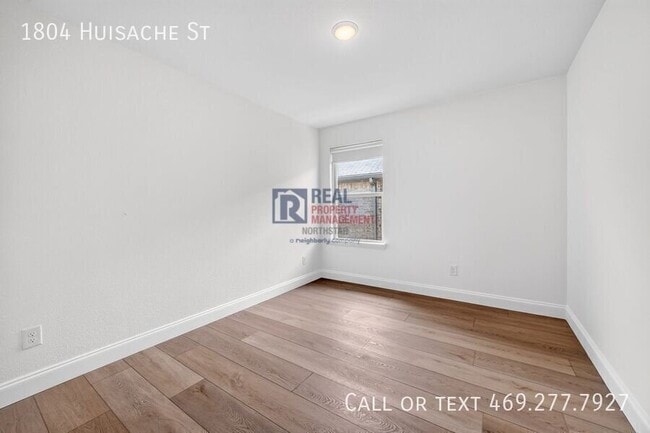 Building Photo - 1804 Huisache St