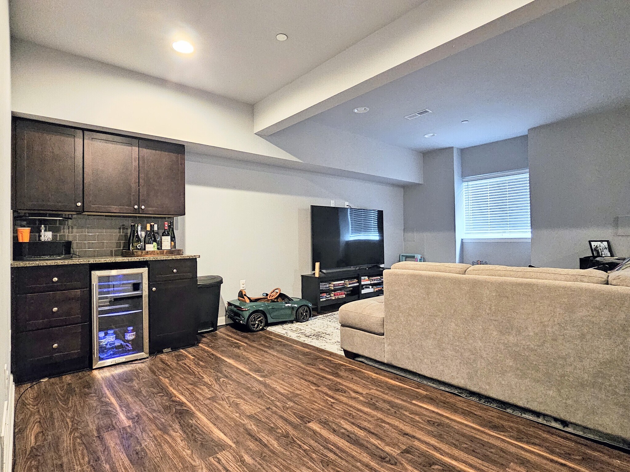 Building Photo - 634 Brentwood Dr