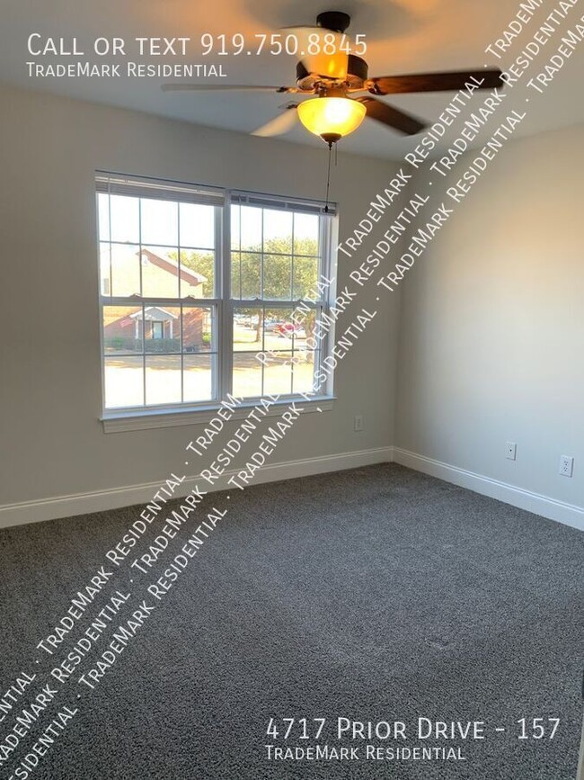 Building Photo - 2 Bedroom 1.5 Bath Townhome in Pleasant Gr...