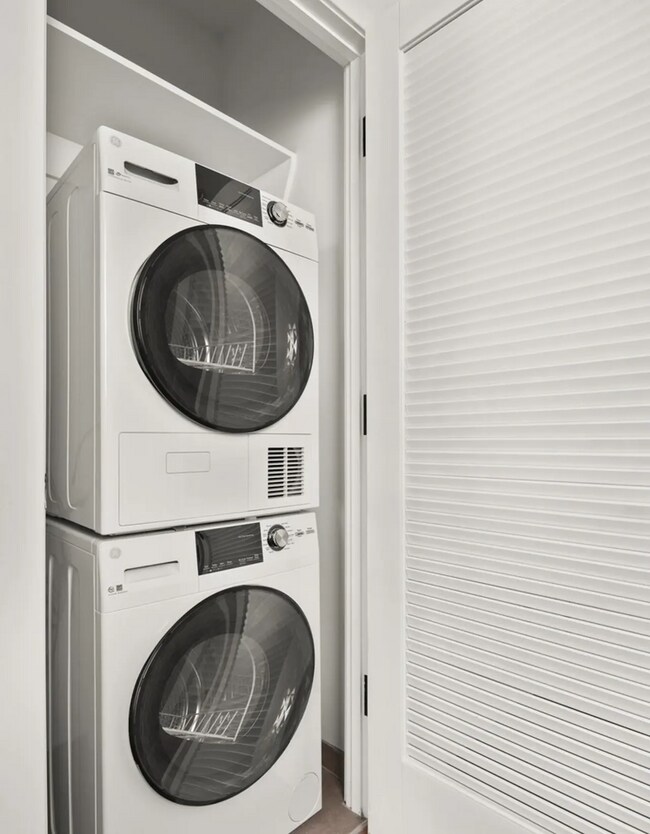 Building Photo - 401 Willow Ave