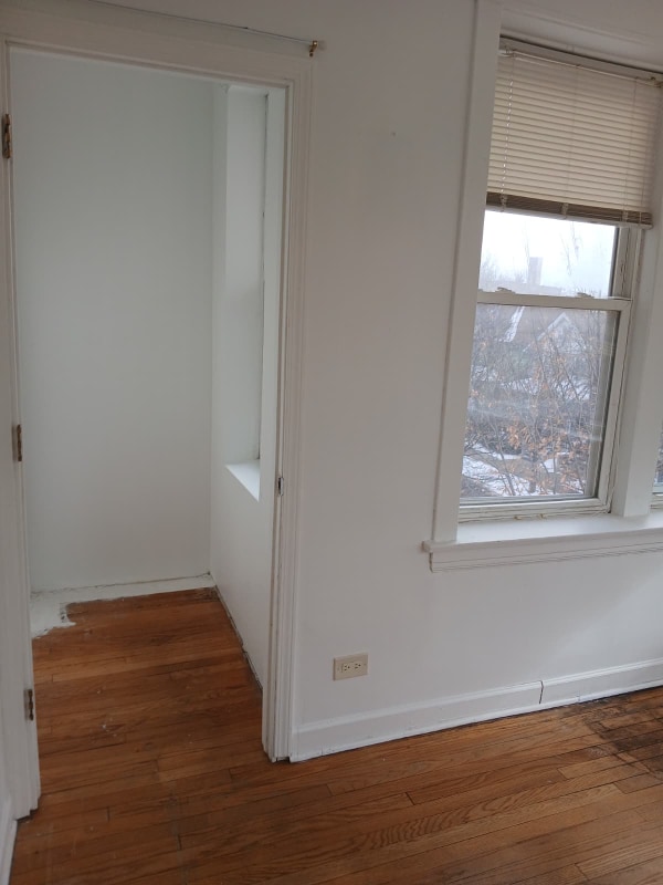 Building Photo - 3022 W Wilson Ave