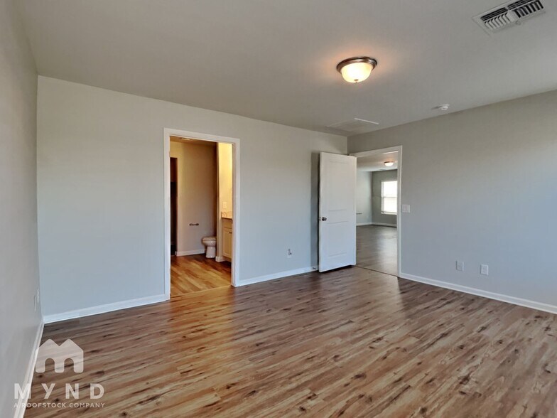 Building Photo - 2383 Oakmont Ln