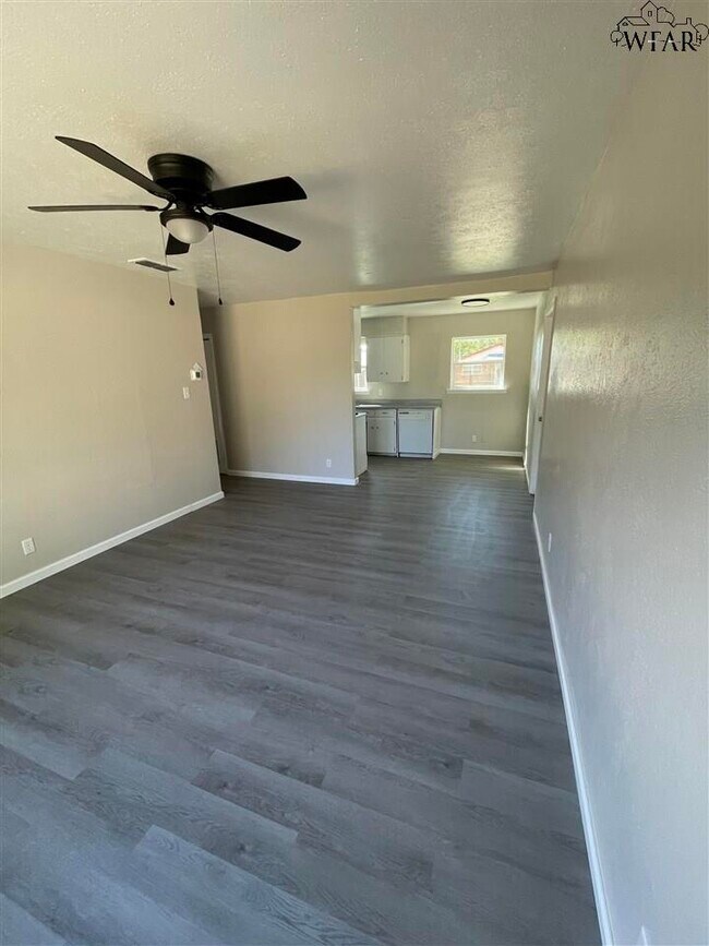 Building Photo - 5001 Lakefront Dr