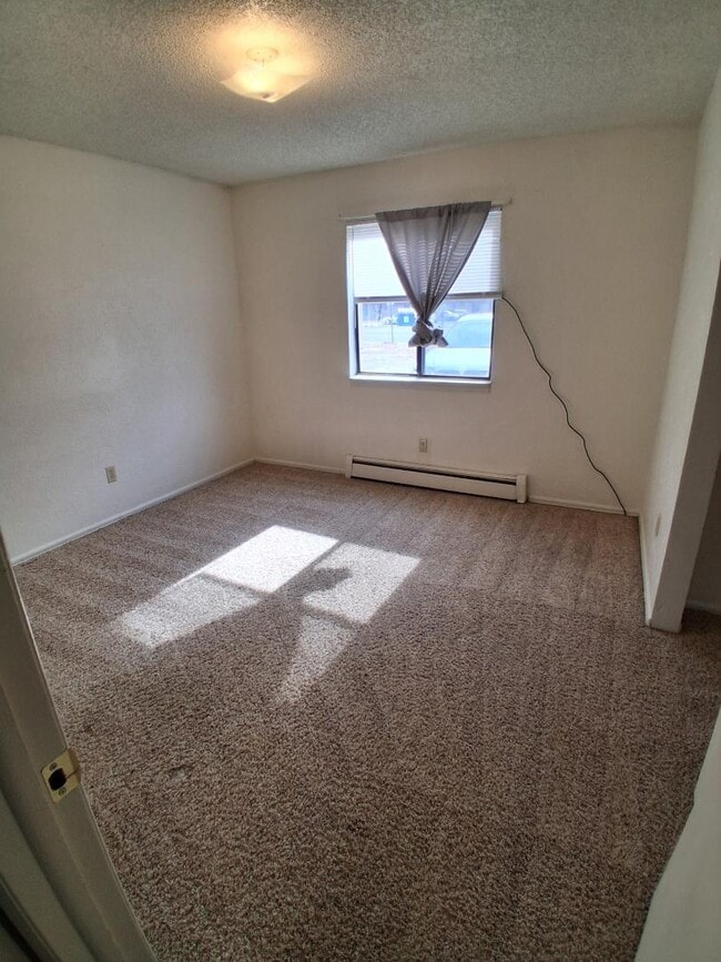 Building Photo - 2904 E 1/2 Rd