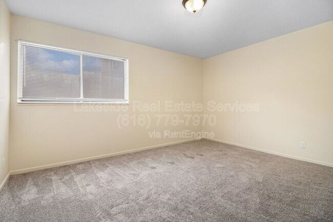 Building Photo - 1015 36th St SW