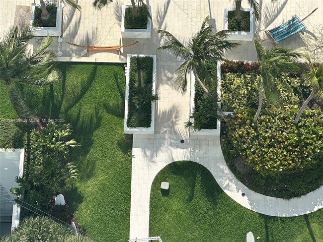 Building Photo - 951 Brickell Ave